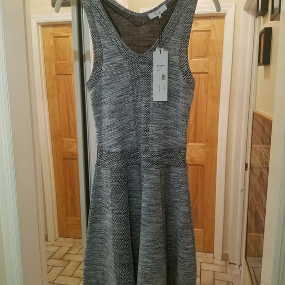 Dress - Picture 4 of 8